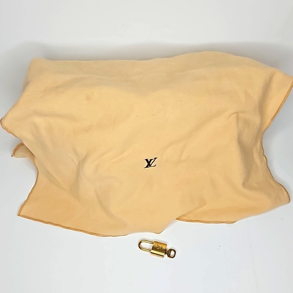 Authentic Louis Vuitton LV Papillon 30 Monogram Barrel Bag w/Dust bag lock & Key - Picture 16 of 16